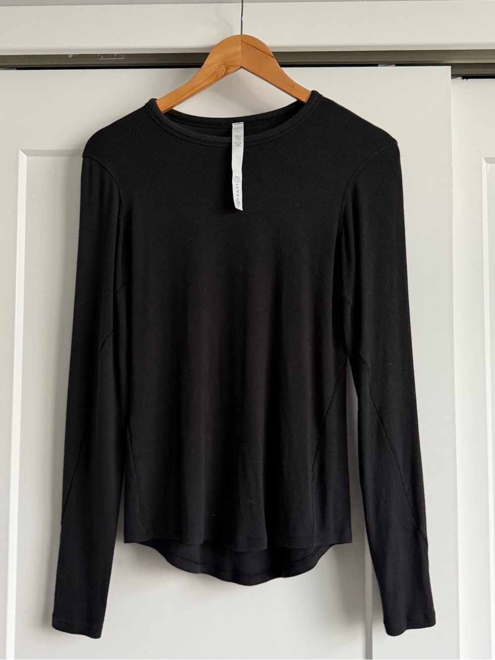 Lululemon Women’s Long Sleeve Black Crewneck Top